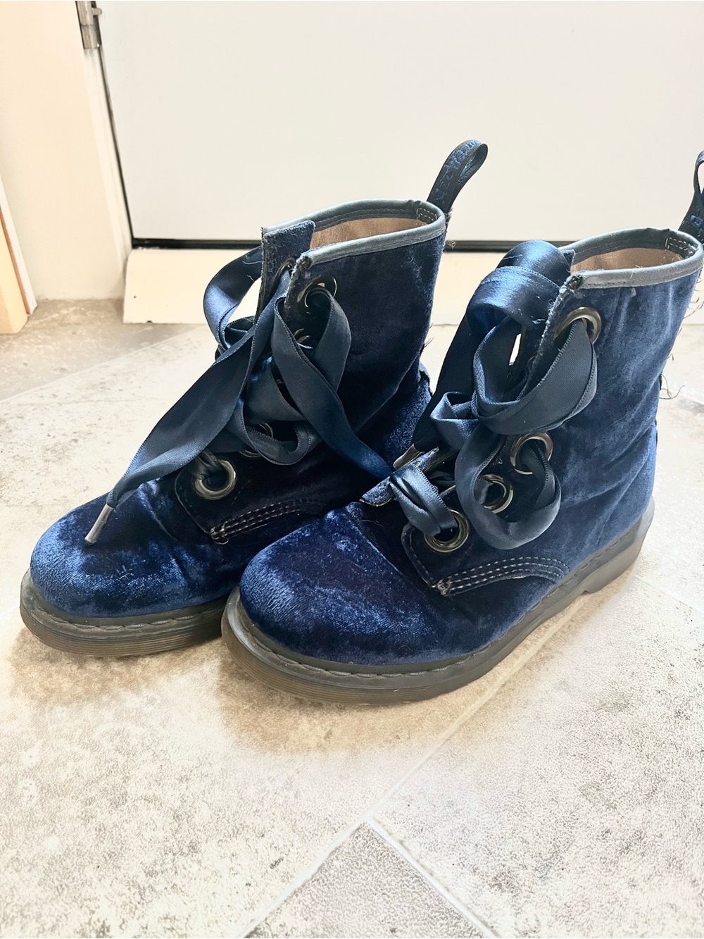 Dr. Martens Blue Velvet Lace-Up Boots women US 7